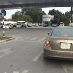 Những nguyên tắc an toàn dành cho xe ô tô khi đi qua giao lộ