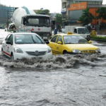 Những bí quyết giúp xe ô tô lội nước an toàn vào mùa mưa