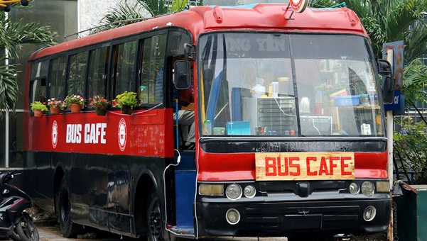 quan cafe tren xe bus